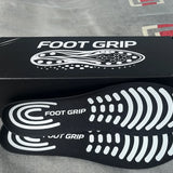 Photo client : deux semelles Foot Grip devant leur boîte noire